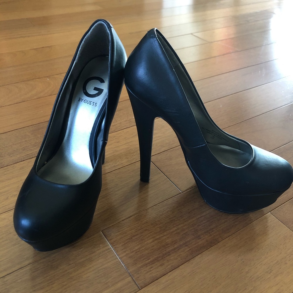Black Pumps